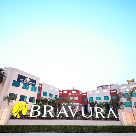 Bravura Gold Resort Meerut Extérieur photo