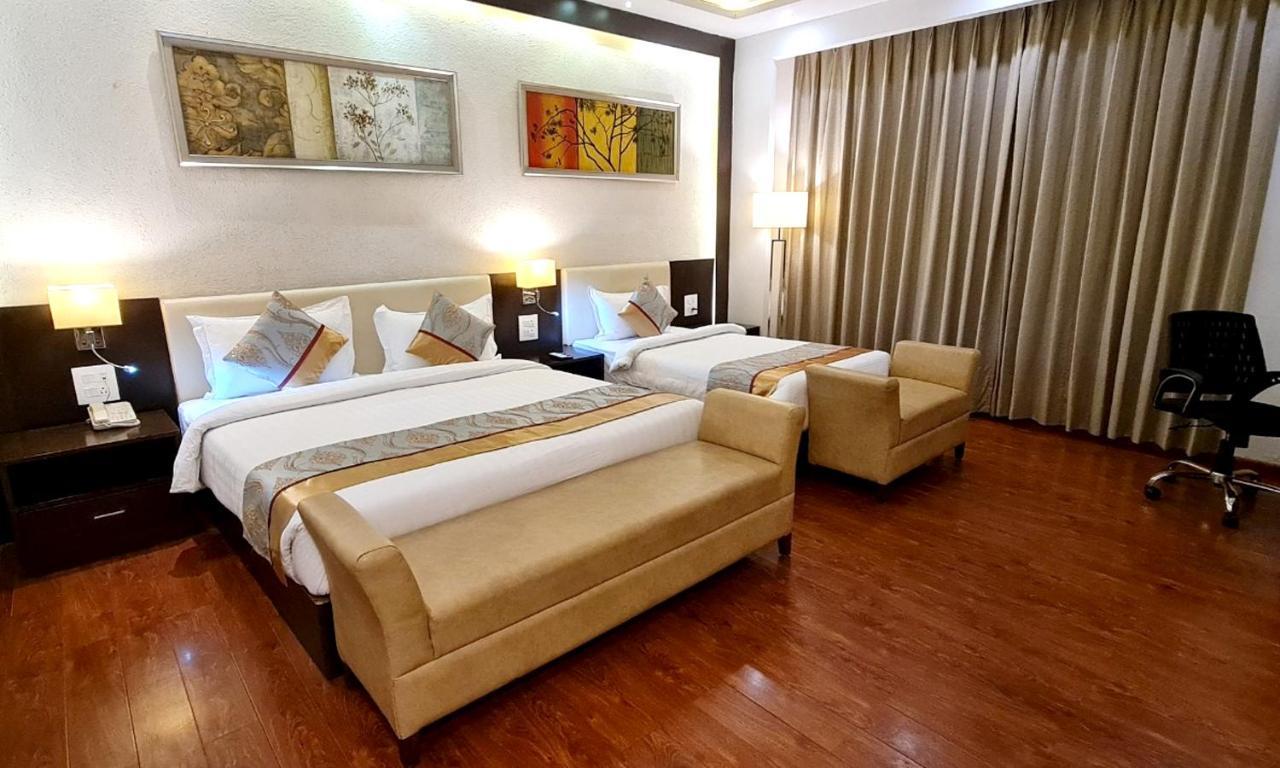 Bravura Gold Resort Meerut Extérieur photo