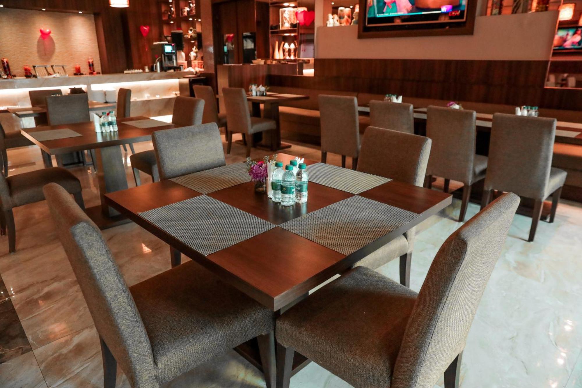Bravura Gold Resort Meerut Extérieur photo