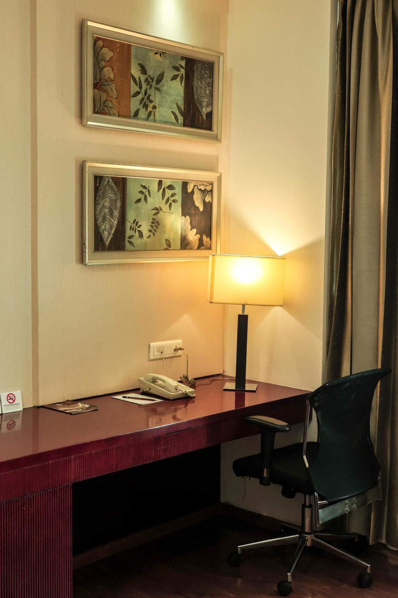Bravura Gold Resort Meerut Extérieur photo