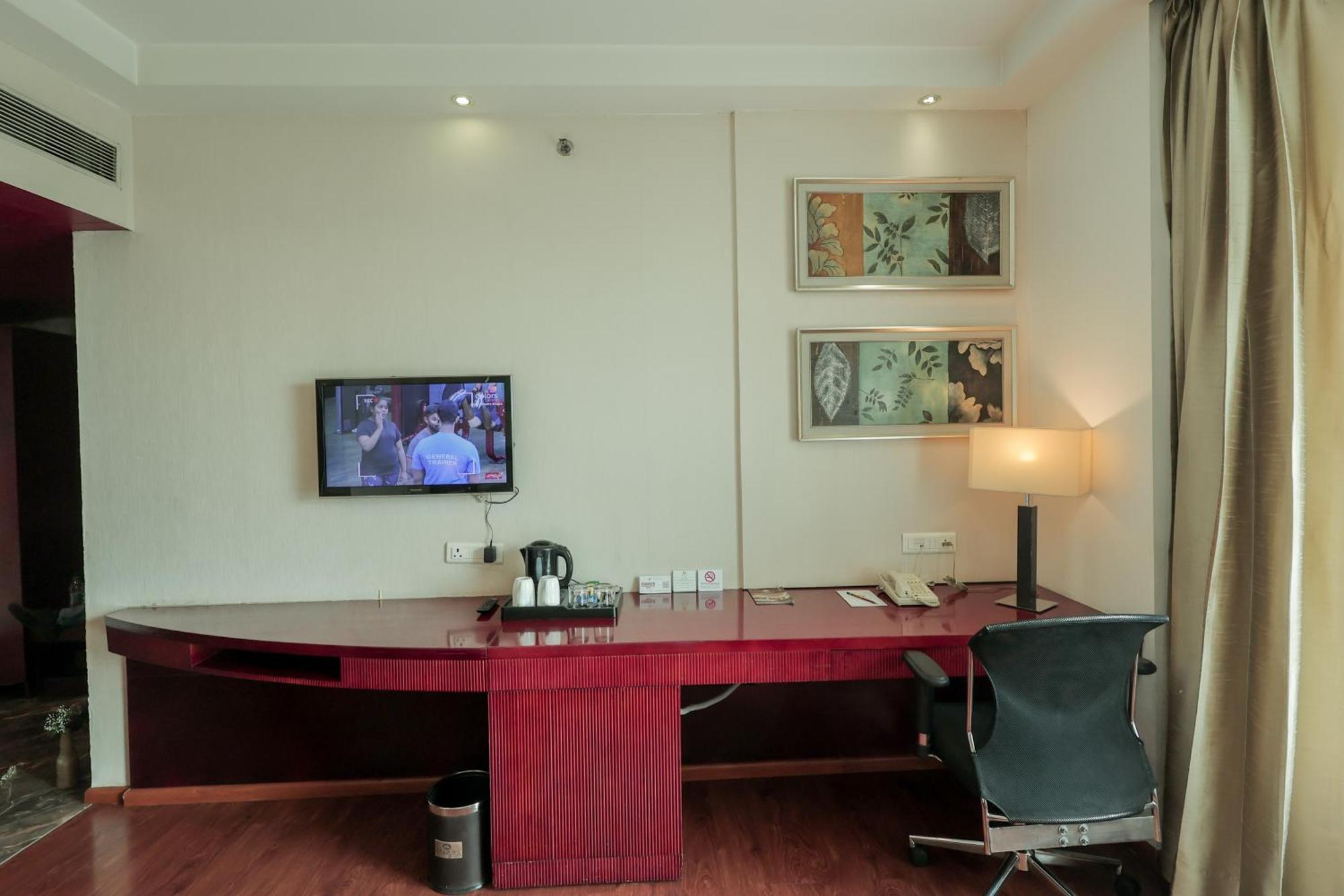 Bravura Gold Resort Meerut Extérieur photo