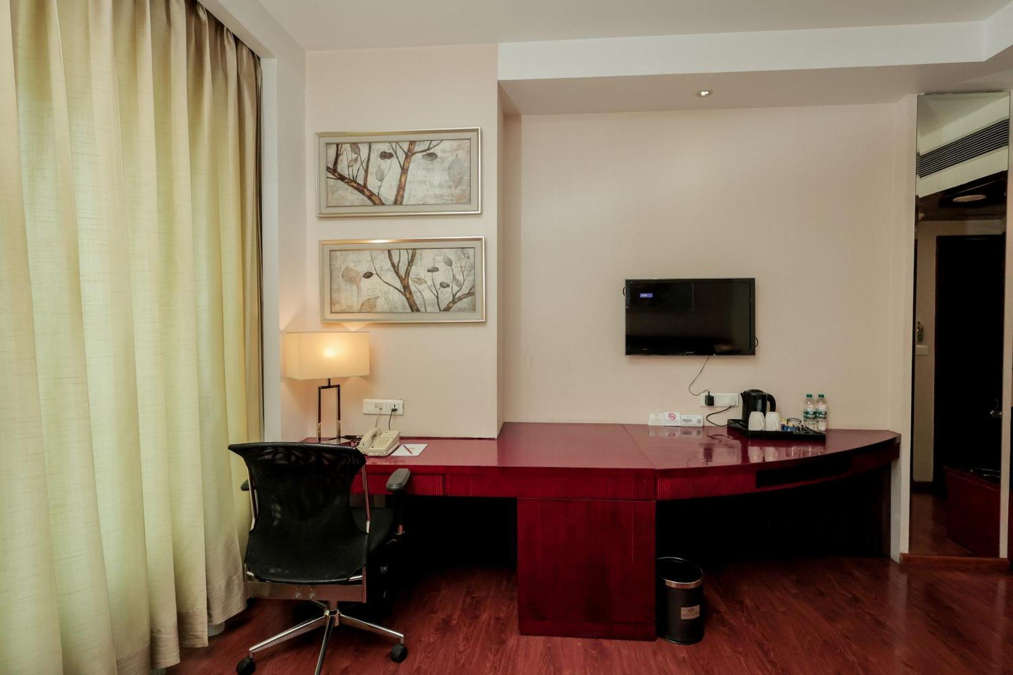 Bravura Gold Resort Meerut Extérieur photo