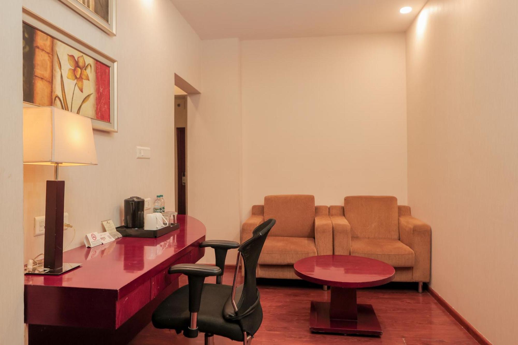 Bravura Gold Resort Meerut Extérieur photo